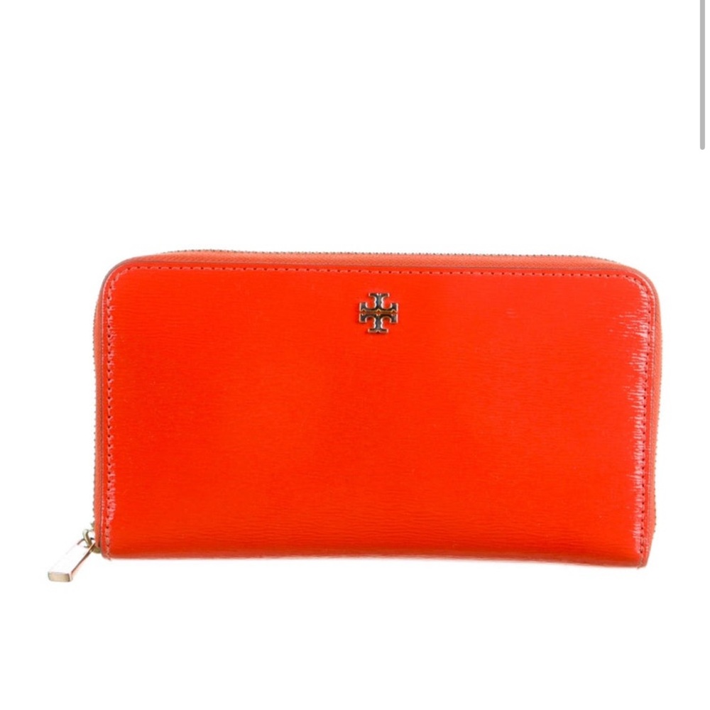 Tory Burch Orange Wallet Sleek Design